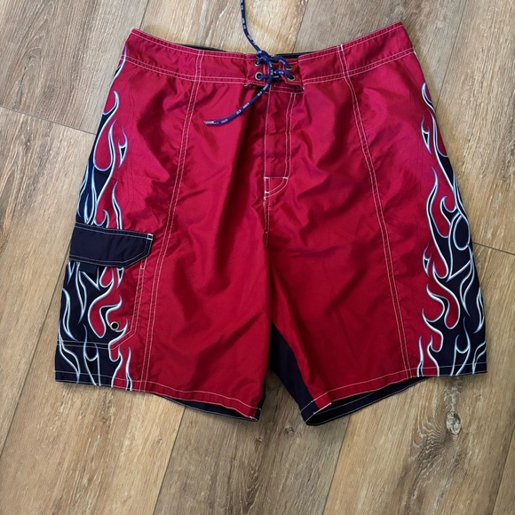 Old Navy Men’s Red and Navy Blue Board Shorts with Dynamic Design Size Large - Picture 1 of 7